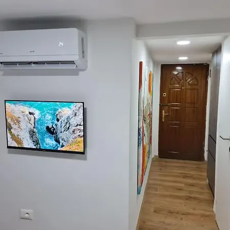 Aqua Gem Τίρανα