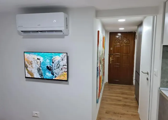 Aqua Gem Τίρανα